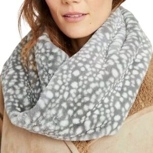 NWT SLEEPING ON SNOW Soft Leopard Infinity Scarf